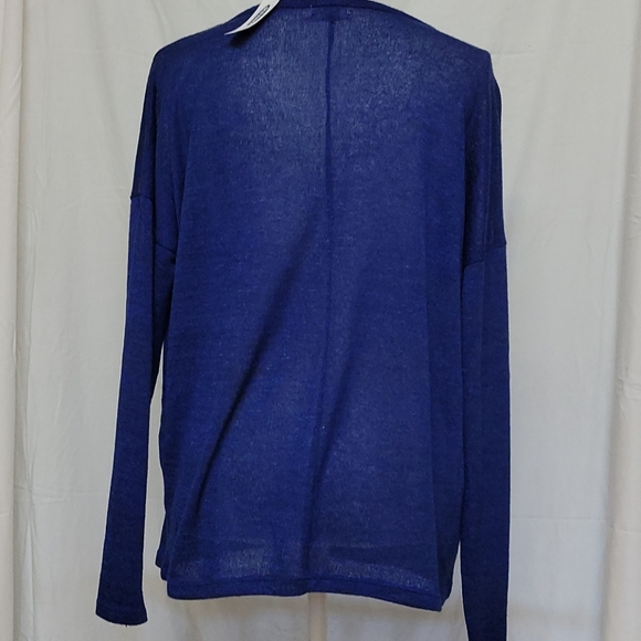 Top - Picture 2 of 4